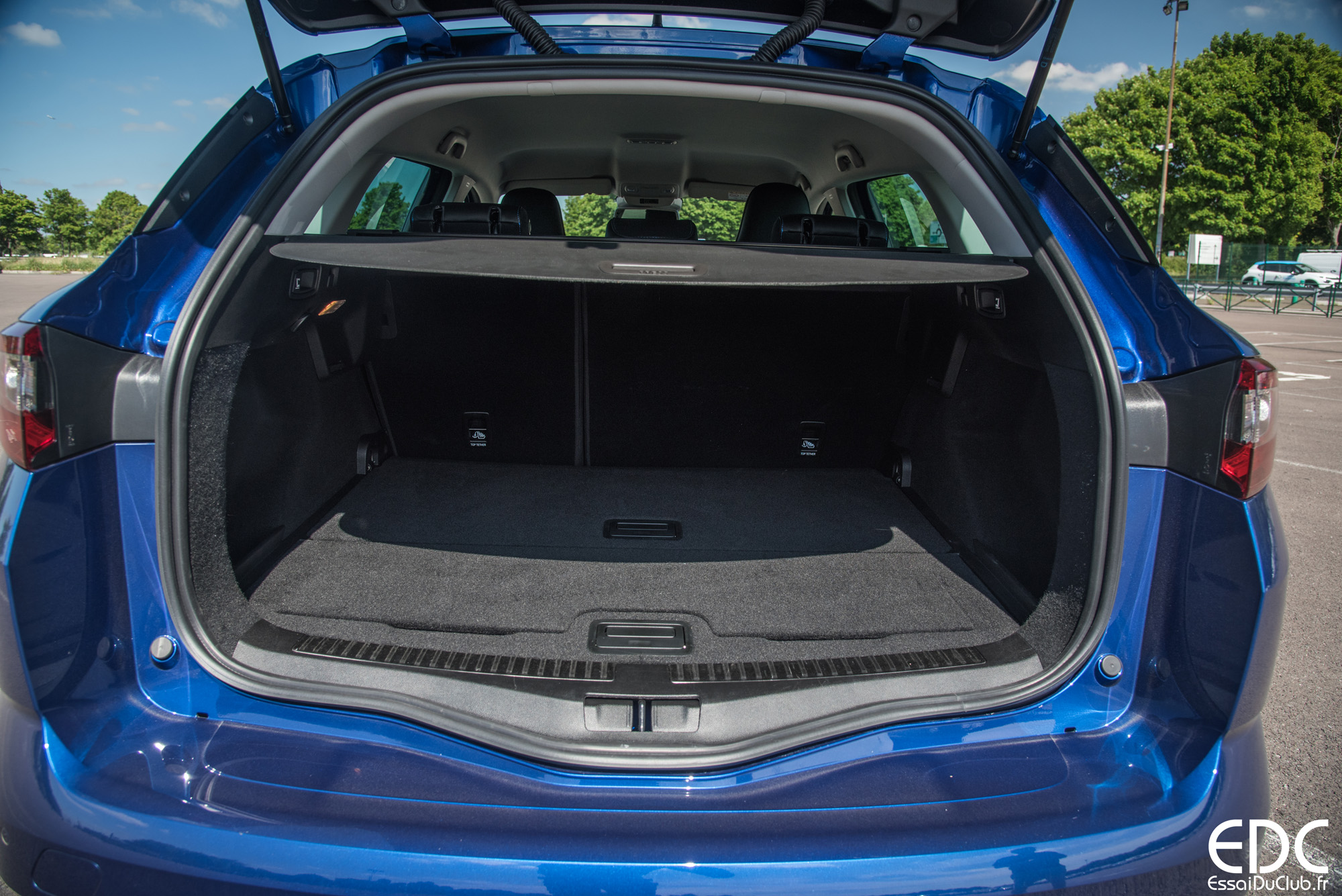 Рено лагуна универсал багажник. Рено Меган 4 универсал багажник. Багажник Рено Меган IV универсал. Рено Меган 4 багажник. Renault Megane 2017 багажник.