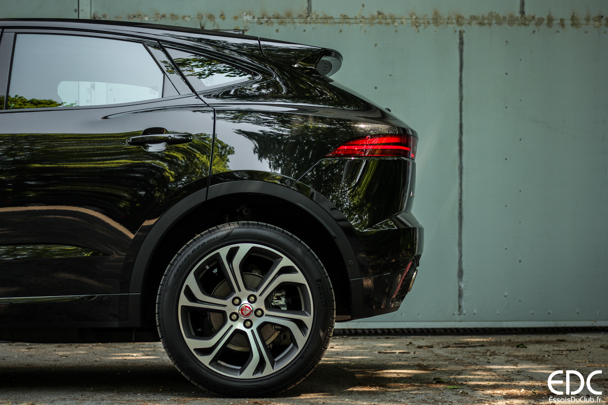 Jaguar E-Pace arrière profil