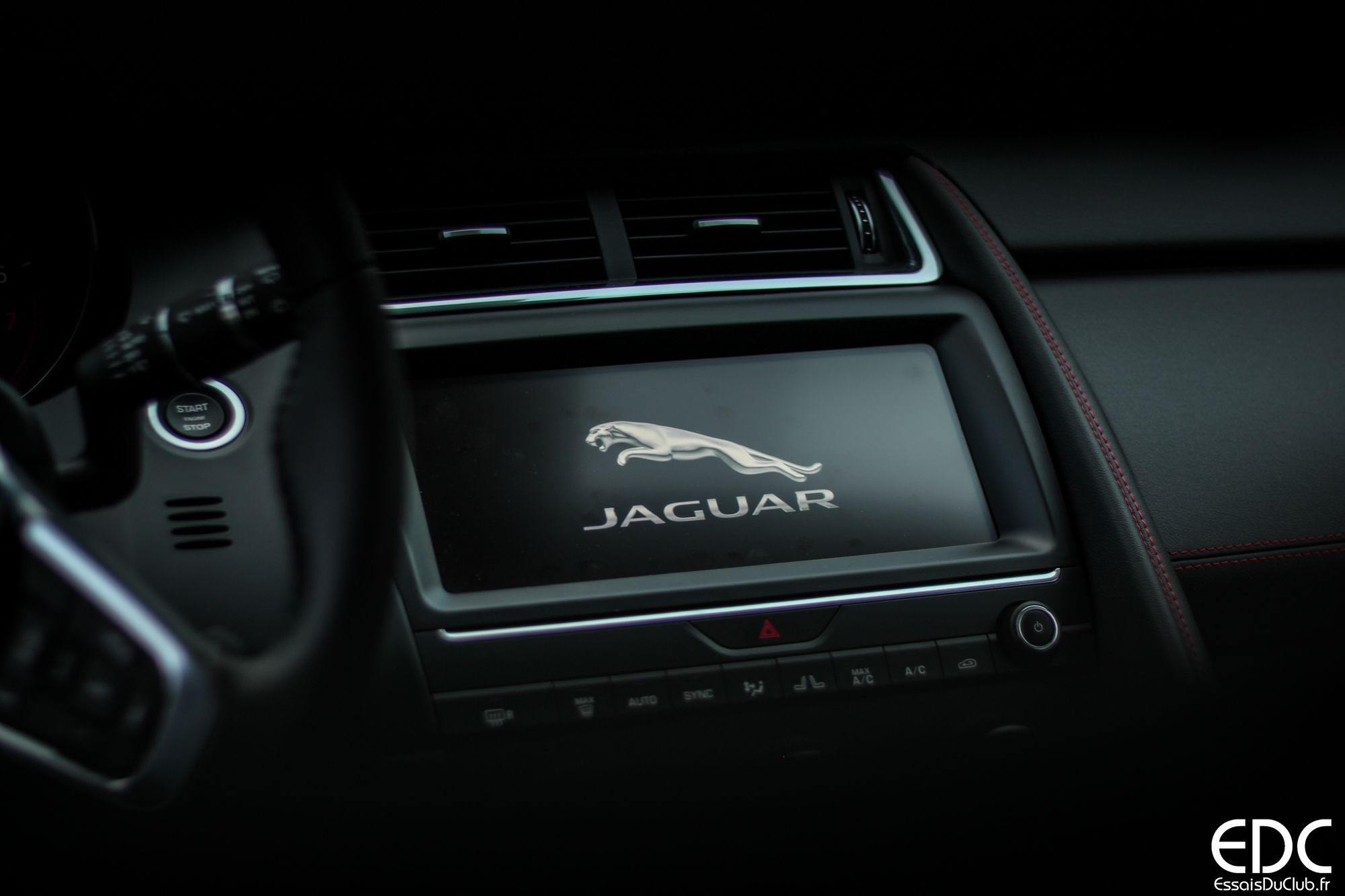 Jaguar E-PACE écran tactile