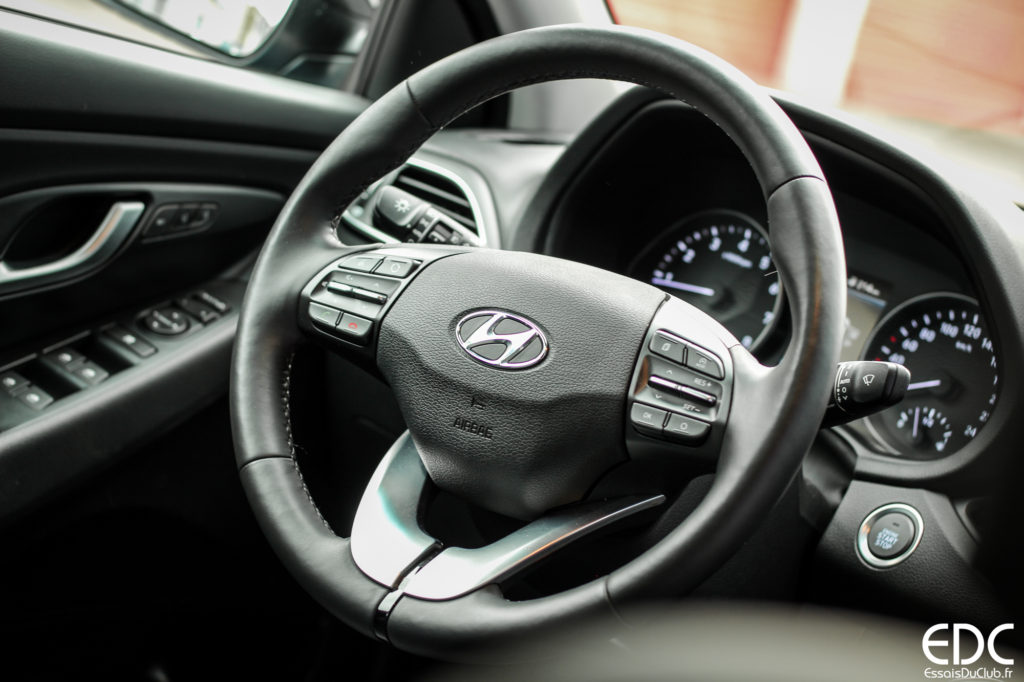 Hyundai i30 Fastback drive