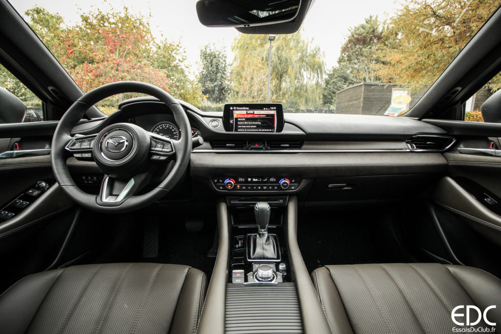 intérieur Mazda 6