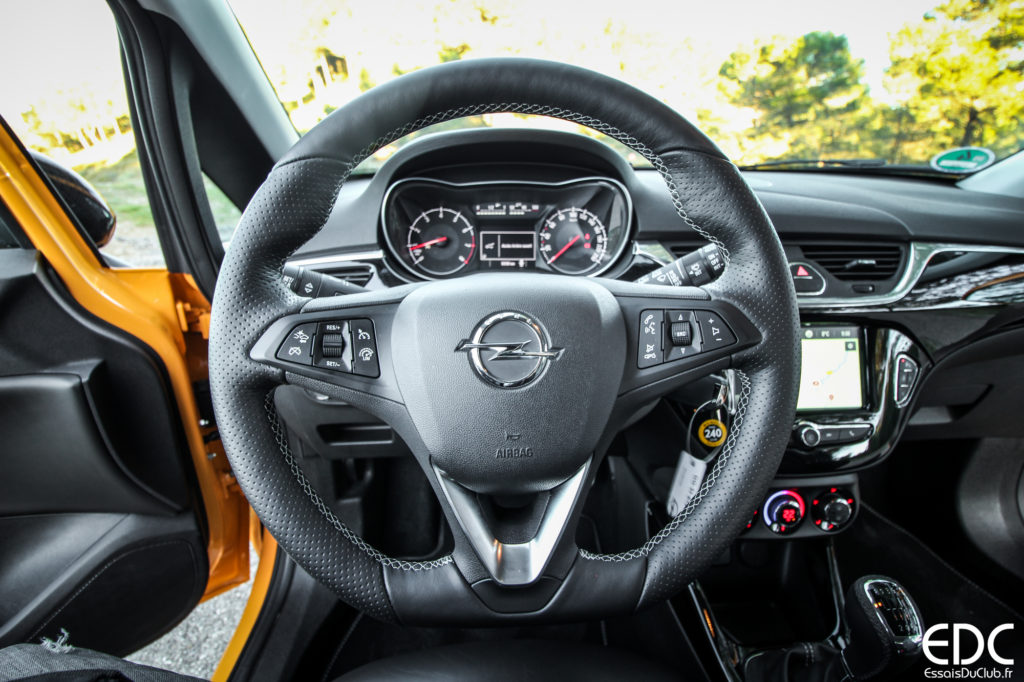Opel Corsa GSi volant