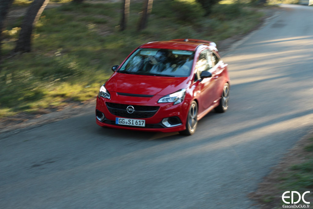 Opel Corsa rouge